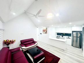 Holiday Home on Acreage Block - Next to M1 and Close to Everything